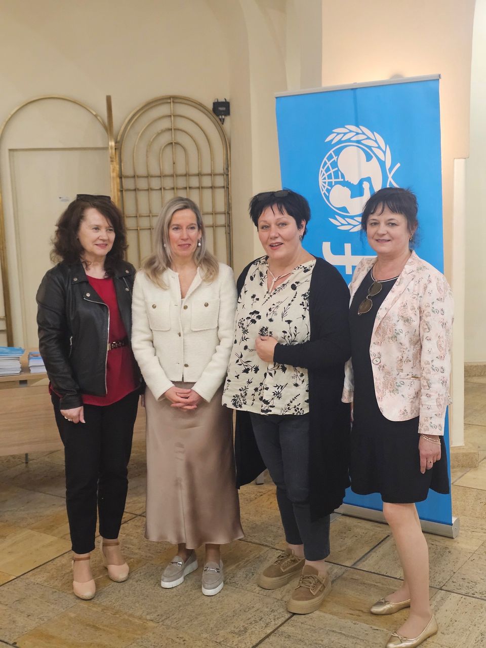 Od lewej: dr hab. Urszula Tyluś, prof. UwS; Christina de Bruin – przedstawicielka UNICEF w Republice Bułgarii (Niderlandia); PhD Daniela Racheva – Uniwersytet Sofijski; dr Ewa Wyczółkowska, UwS. Od lewej: dr hab. Urszula Tyluś, prof. UwS; Christina de Bruin – przedstawicielka UNICEF w Republice Bułgarii (Niderlandia); PhD Daniela Racheva – Uniwersytet Sofijski; dr Ewa Wyczółkowska, UwS.